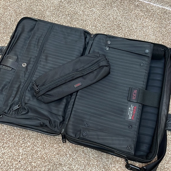 TUMI Alpha Leather Compact Laptop Briefcase Style 96114DH - Picture 11 of 15